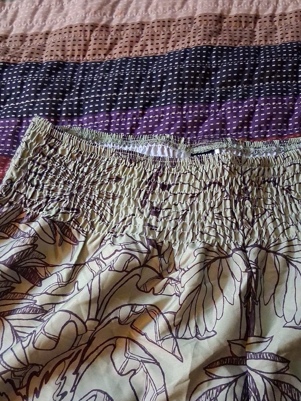SHEIN Olive Green Tropical Print Elastic Waist Shorts with Contrast Hem - Picture 7 of 8